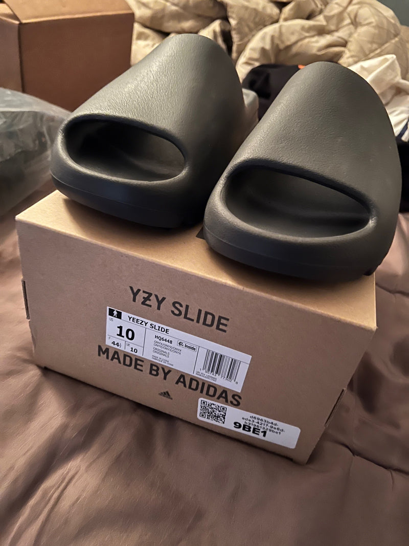 Yeezy slide onyx